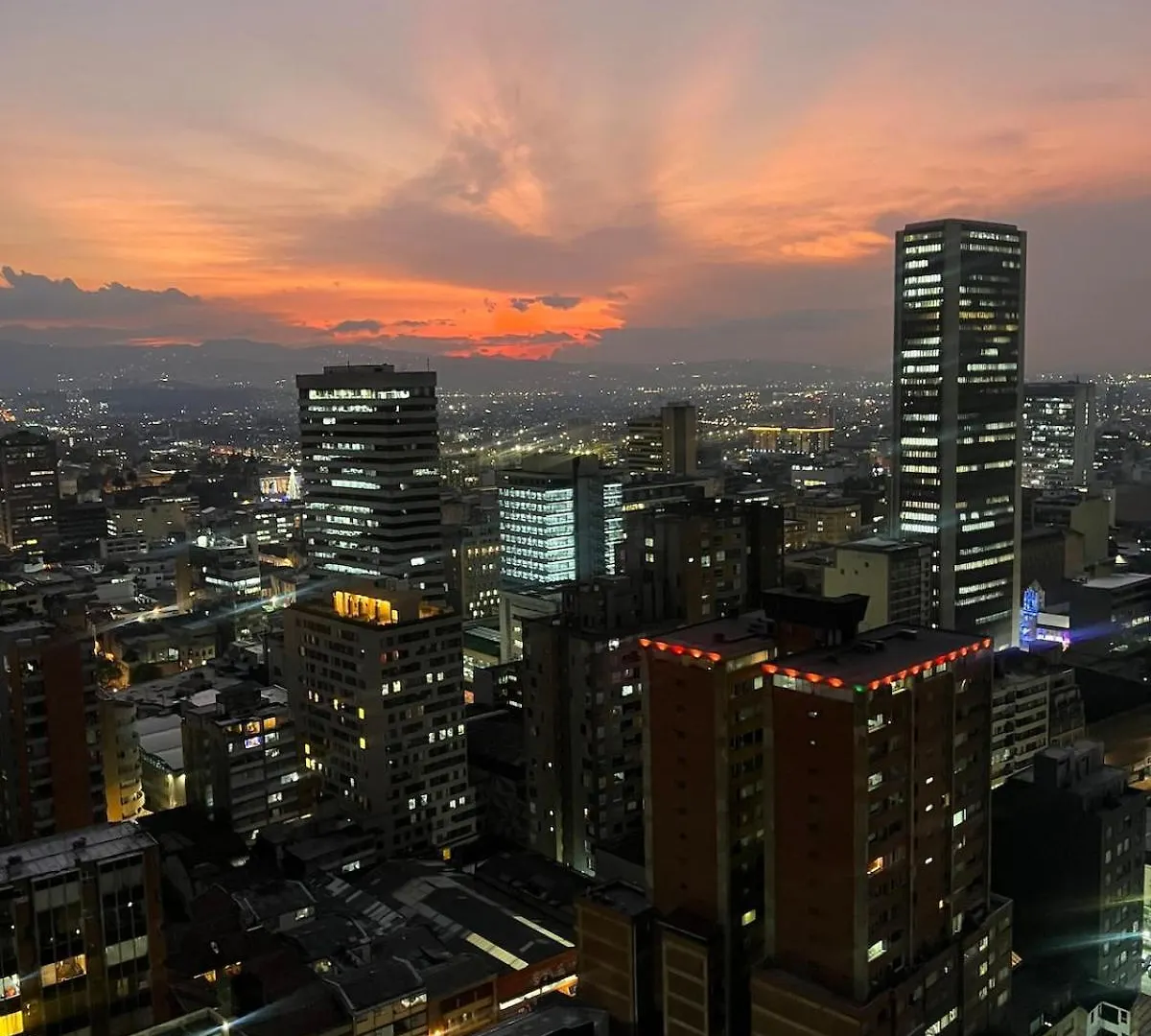 公寓 Amanecer En Las Nubes De 波哥大