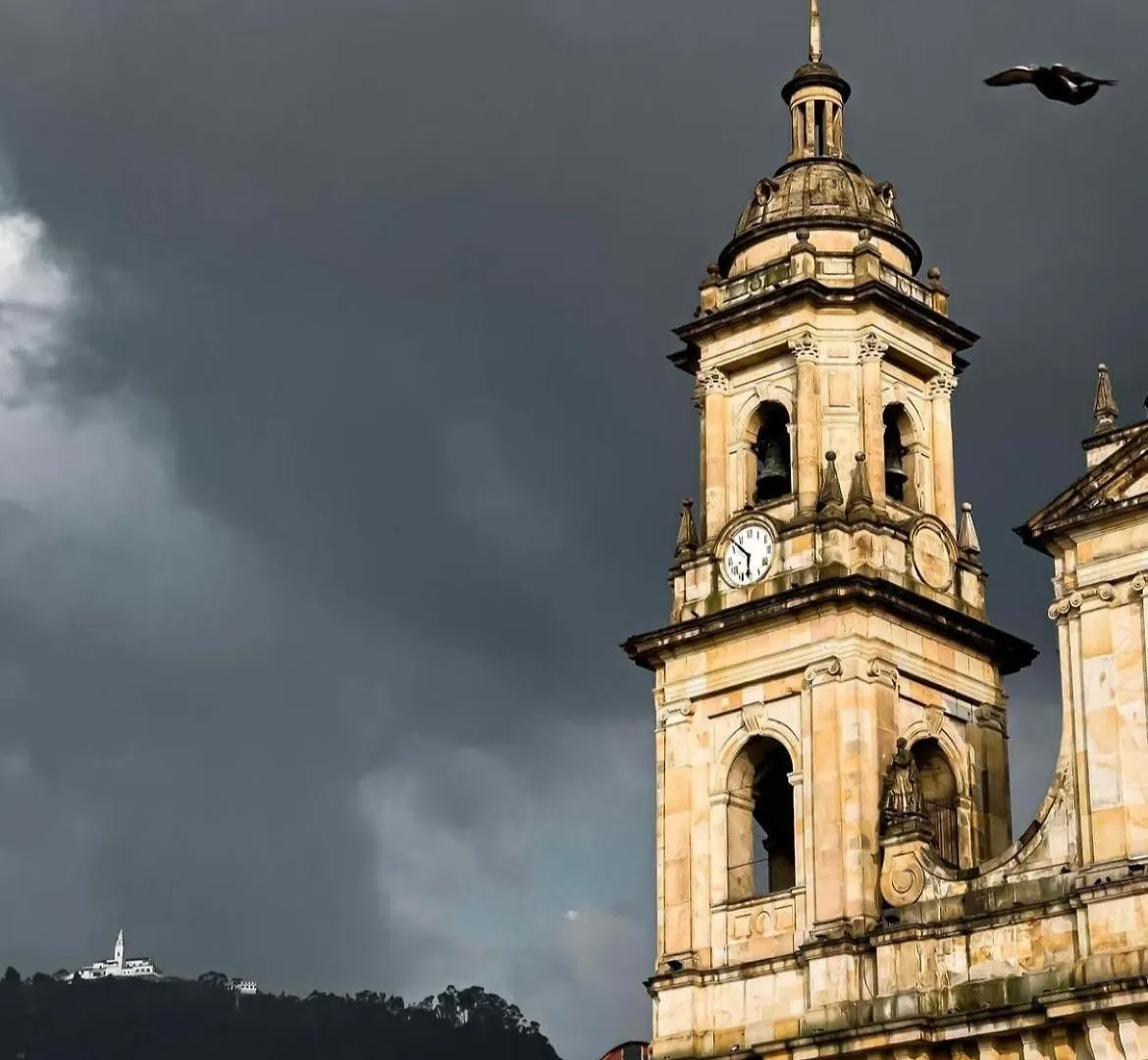 Amanecer En Las Nubes De Bogotá