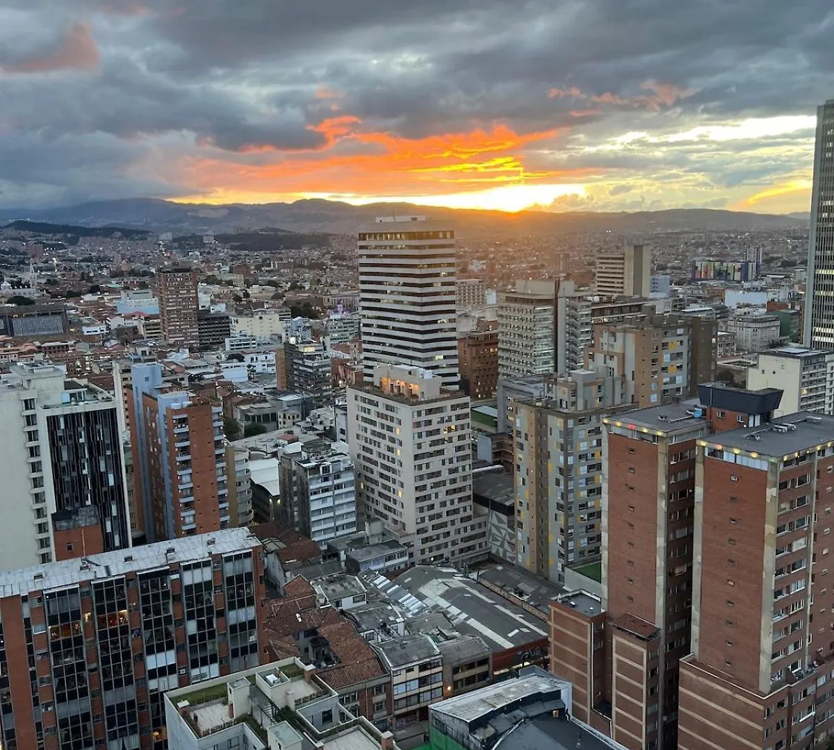 Amanecer En Las Nubes De Bogotá Kolumbie